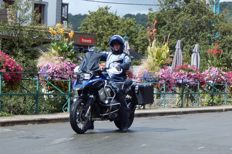 Motorrijbewijspoint Leerdam examengarantie AVB en AVD